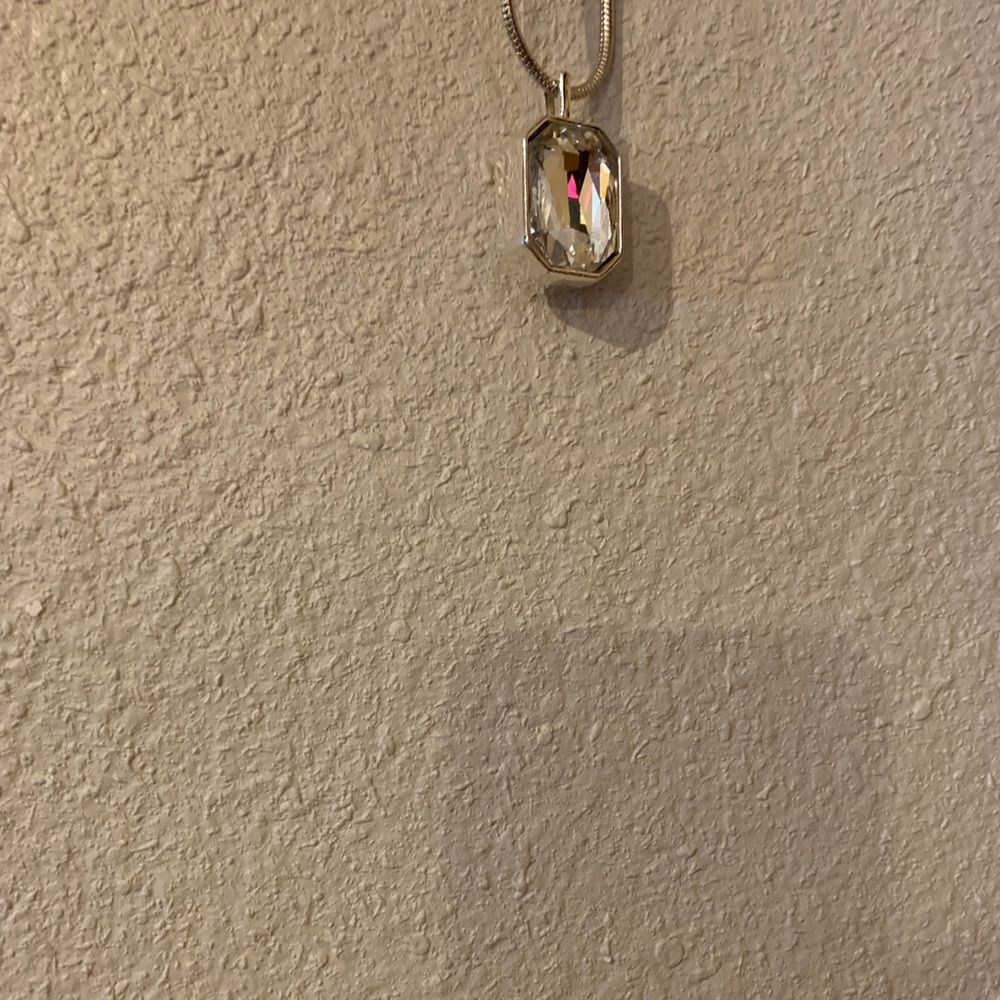 Cache Crystal Necklace - Picture 2 of 2